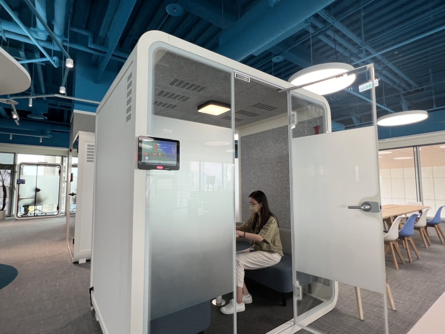 友達高雄據點的智慧行動辦公艙，展現友達在面板以外的研發應用軟實力