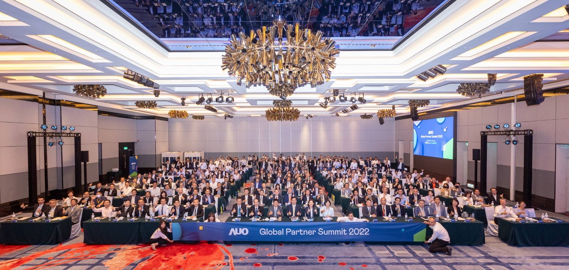 友達推動「安心、創新、用心、同心、盡心」五星職旅，為菲籍員工打造全方位照護，首度贏得「人權實踐與發展領袖獎」殊榮