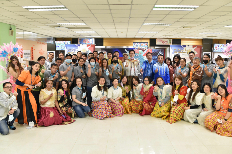 友達推動「安心、創新、用心、同心、盡心」五星職旅，為菲籍員工打造全方位照護，首度贏得「人權實踐與發展領袖獎」殊榮