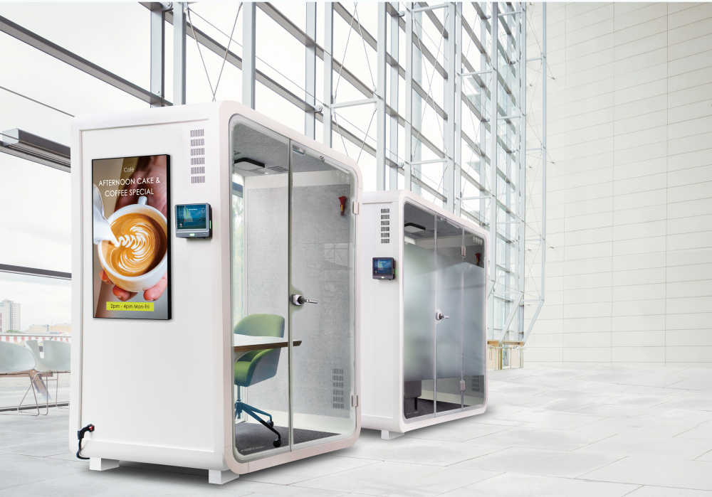 8868体育子公司达擎之智慧行动办公舱，采用PDLC智能调光玻璃设计，透过通电与断电的电流切换，呈现透明与雾面效果，具节能降耗特性并兼顾隐私，确保信息安全