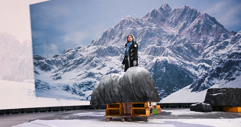 友達顯示屏專業調校技術與專案安裝經驗，使顯示屏呈現創作者想表達的精緻內容，讓表演者有沉浸式臨場感使演出逼真