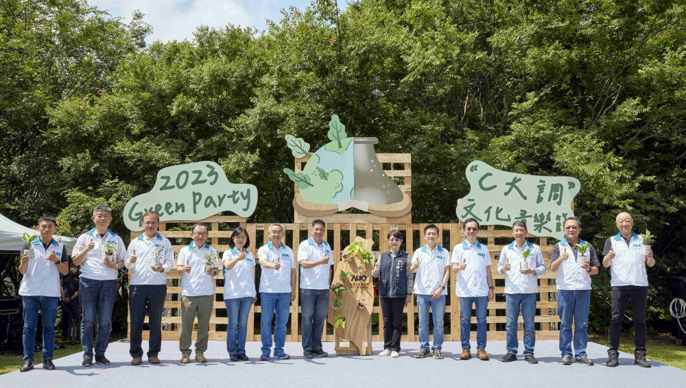 友達光電攜手供應商夥伴及台中市政府，共同倡議及推廣加樹減塑、節能減碳的淨零綠生活