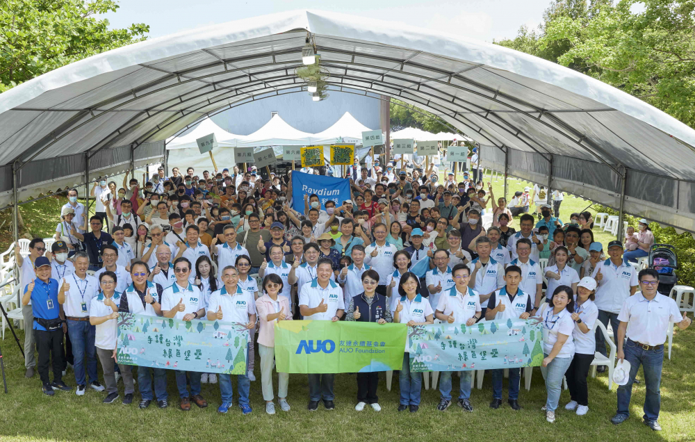 友達永續基金會號召企業志工、在地鄰里、產官學和供應商夥伴齊聚一堂，攜手植樹護樹，以行動實踐對環境友善的承諾