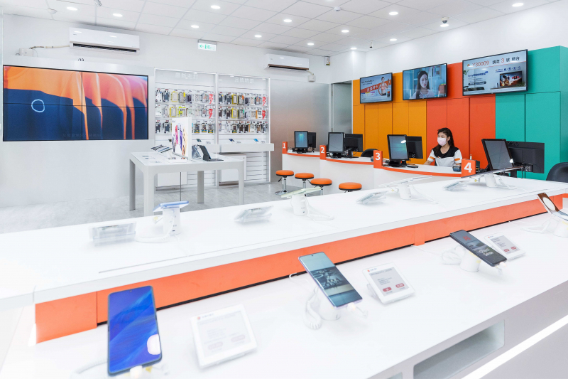 創利空間智慧零售軟硬整合方案，協助台灣大哥大門市完成數位內容行銷系統的佈建，打造全新世代的數位服務據點