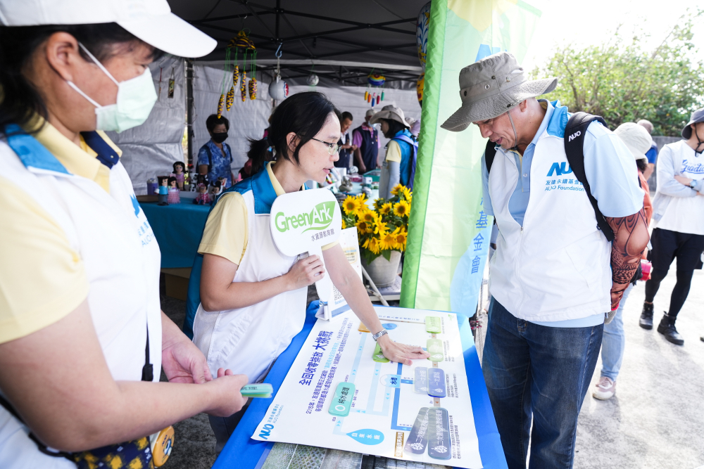 2023年友達永續基金會Ocean Party活動攜手社會企業及地方創生團體，策展食衣行等循環再生環教市集，及電動巴士接駁等低碳活動設計，打造減塑低碳的永續淨灘活動