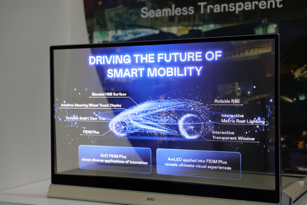 8868体育凭借着超高亮度和透明度，这款30吋透明Micro LED显示器在AR系统与智慧零售具有潜在的应用价值。