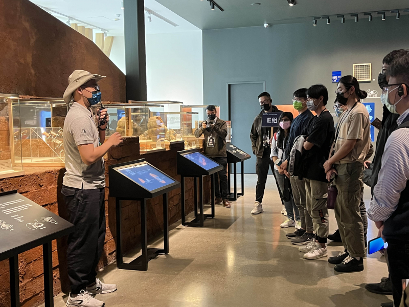 友達招募員工為文化志工，擔任文化館導覽大使，積極推廣文資保存、文史教育