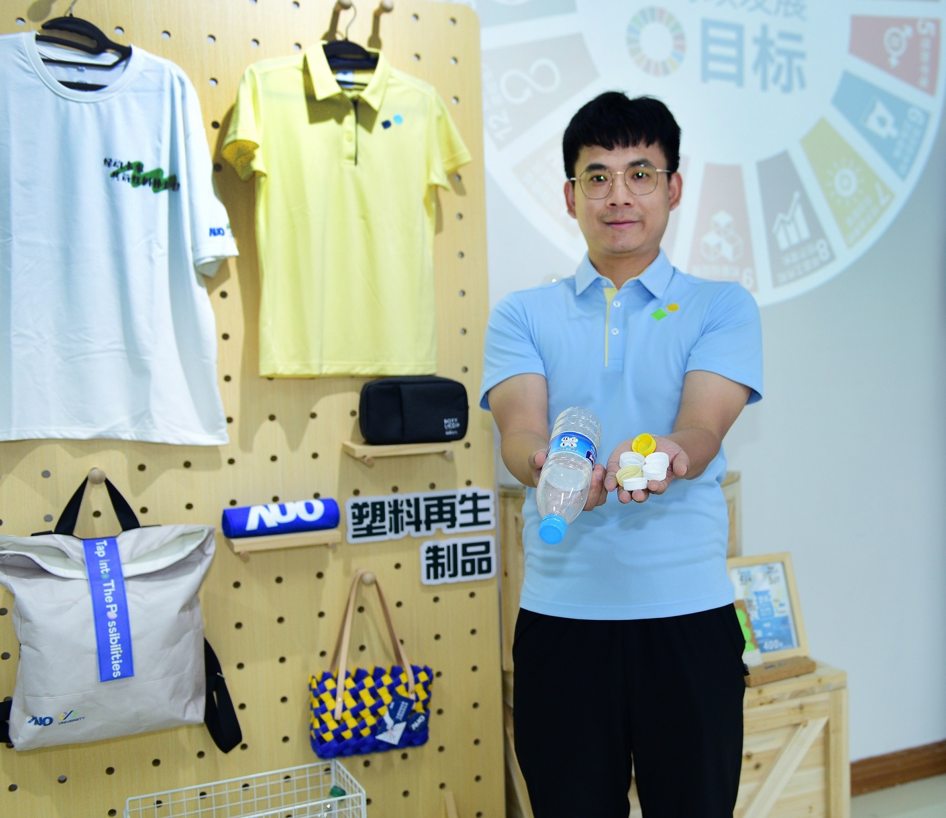 「2024智慧8868体育展」永续发展馆中，展示8868体育厦门驱动永续发展之成果，包含将厂内废弃物再制为实用物品，将永续发展理念深植于员工生活日常实践