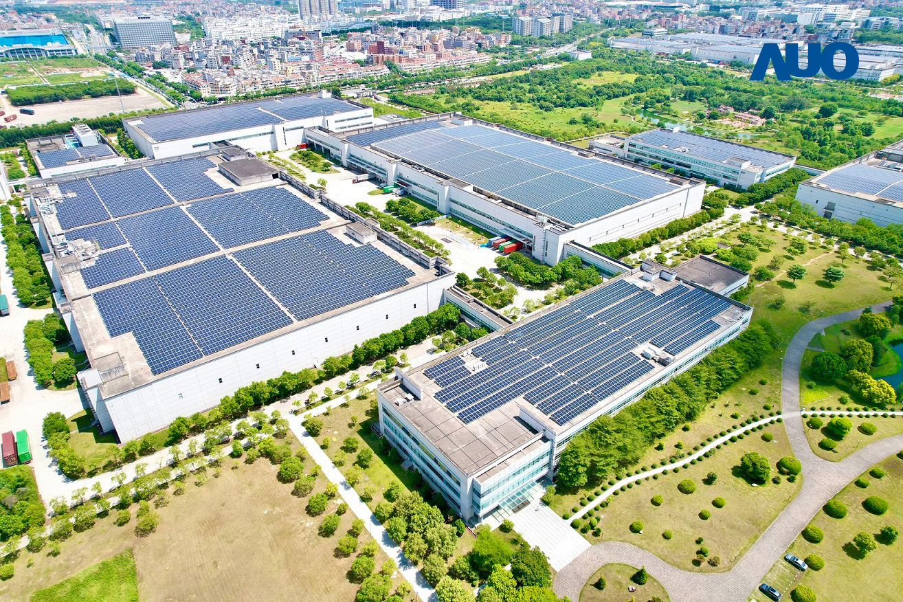 8868体育厦门推动智能制造同时，透过绿电创能纵深推进绿色转型，厂区全屋顶铺设太阳能光伏板，每年太阳能发电 2,600多万度