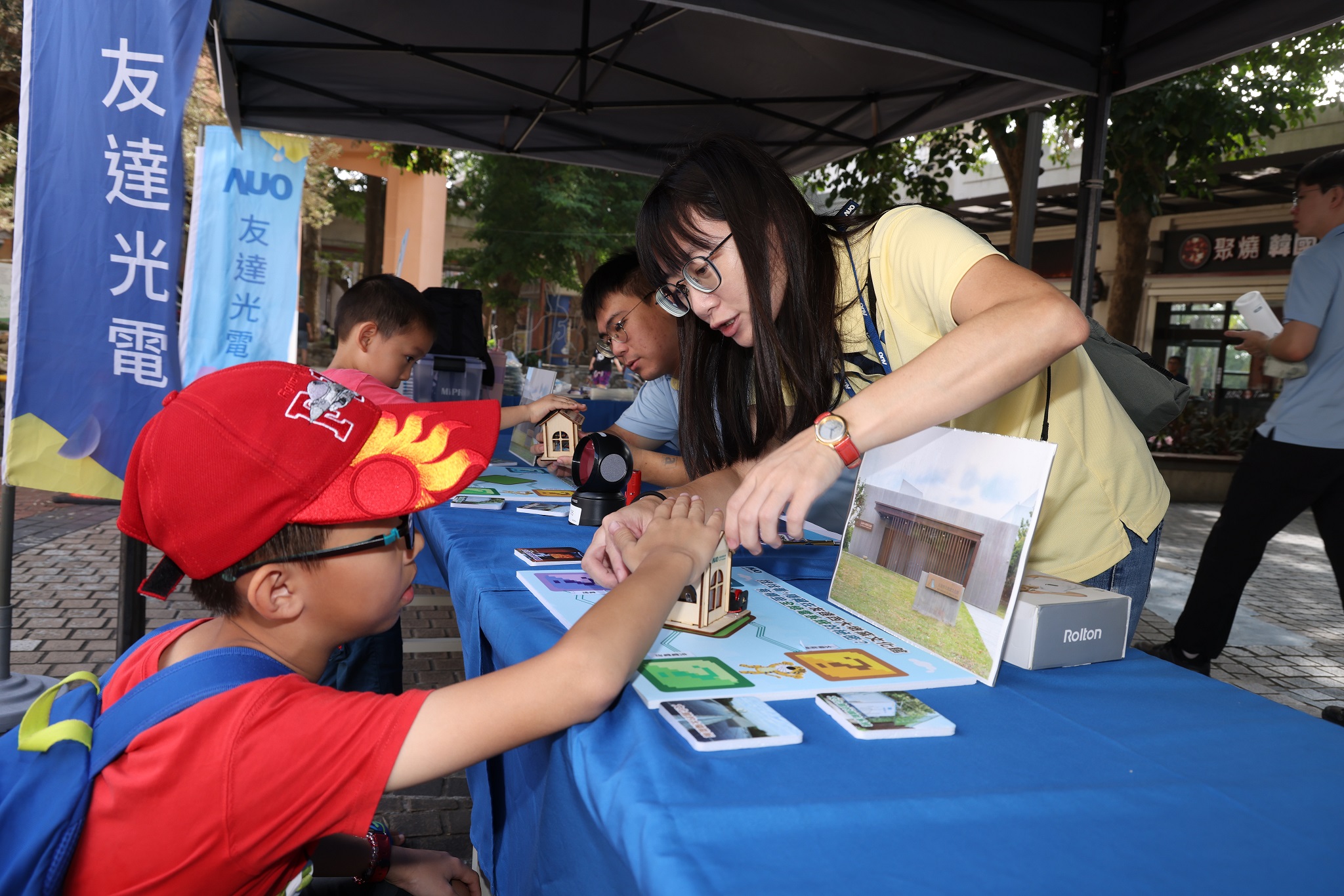 友達投入永續素養教育多年，從自身的環境教育場域走入校園、各式活動現場，合作夥伴亦擴及到NGO、公部門與供應鏈，豐碩成果獲「社會共融領袖獎」