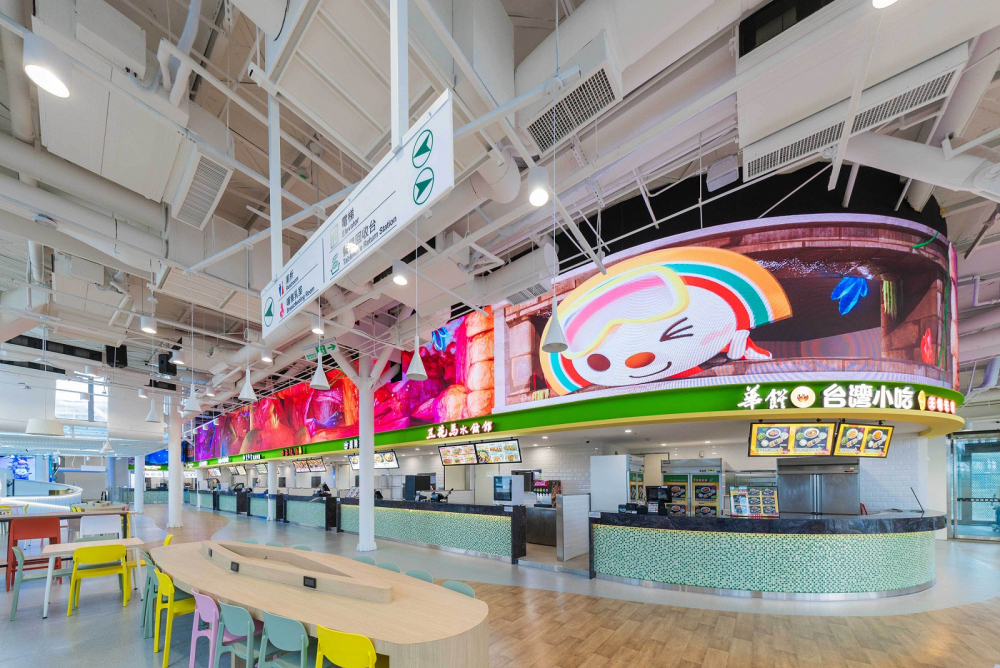 友達穩步推動雙軸轉型策略，旗下子公司達擎攜手傑可達數位與零售業者統一超商合作，為全新改裝開幕的「清水服務區」打造首創的裸視3D體驗牆