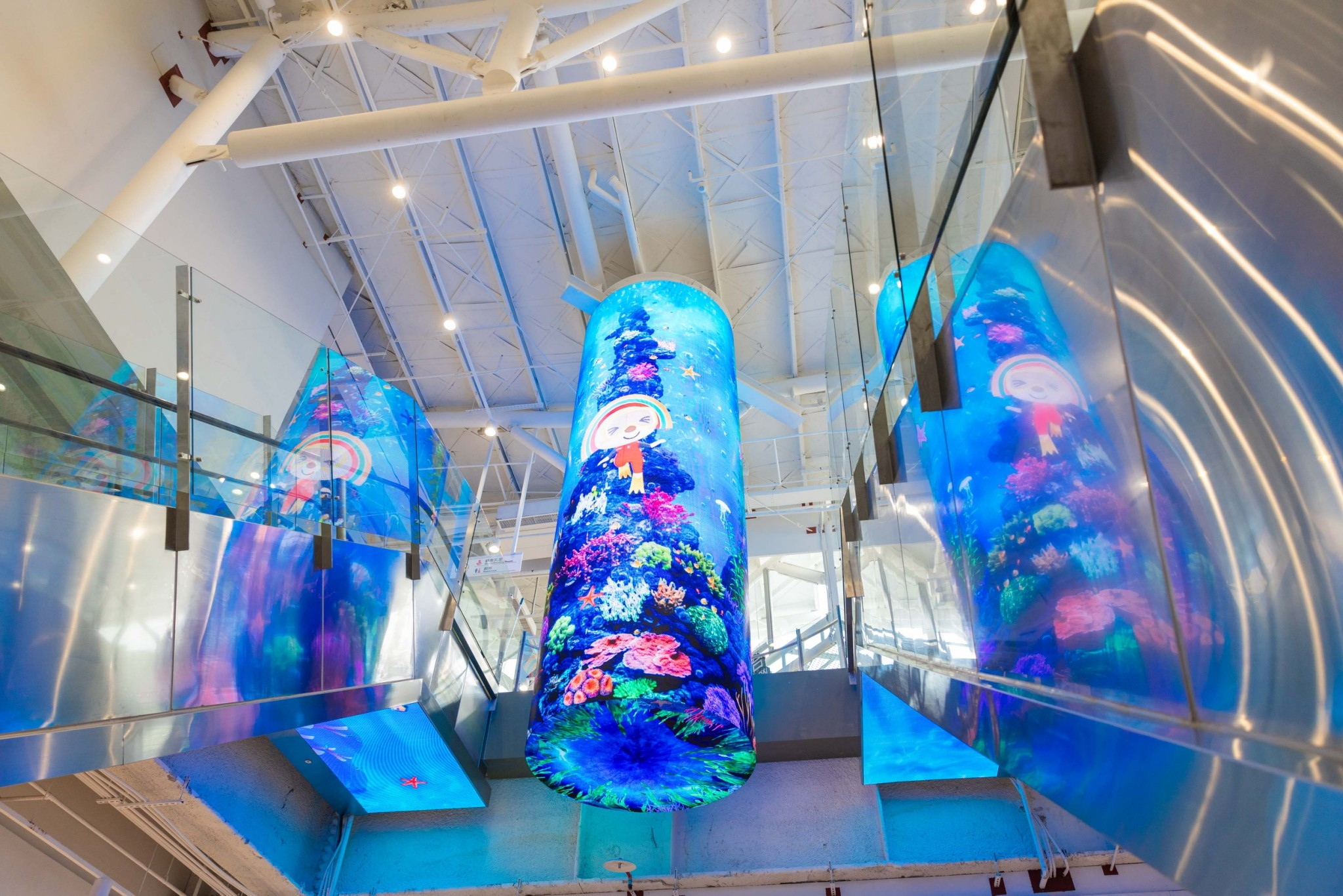 達擎與傑可達整合先進顯示技術與軟硬體應用服務，提供一系列大型LED顯示解決方案，為全新改裝開幕的「清水服務區」佈局嶄新視覺體驗。