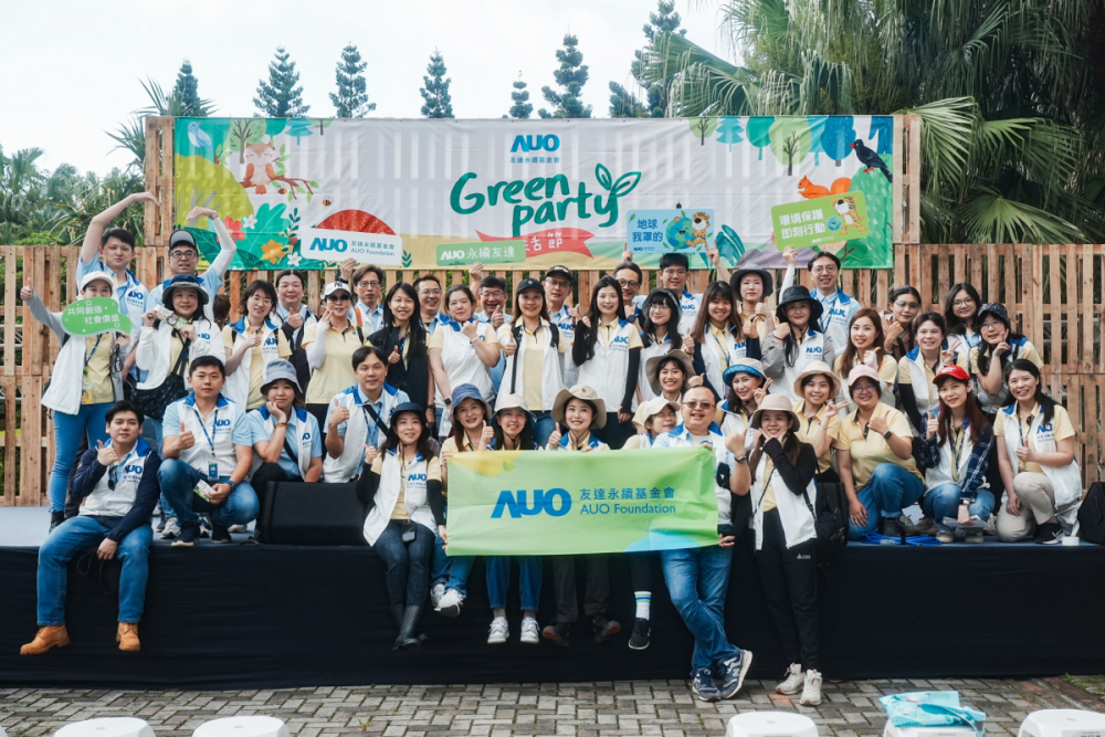 友達積極推動低碳轉型、節能減碳與減塑行動，落實環境承諾與社會責任，榮獲「台灣百大永續典範企業獎」